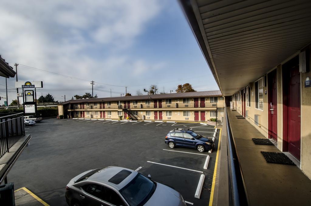 Days Inn By Wyndham Portland Central Exterior foto