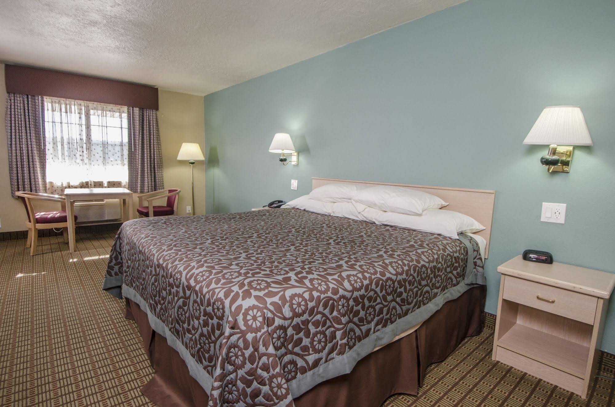 Days Inn By Wyndham Portland Central Exterior foto